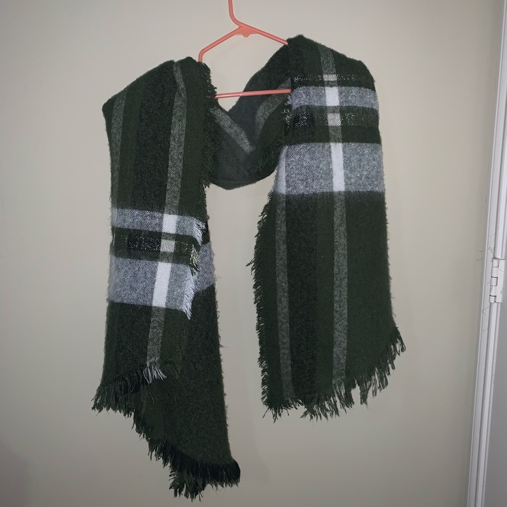 Buckle- Plaid Scarf w/ gold sequence